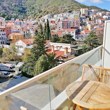 Sea Breeze Lux Apartments Будва Екстер'єр фото