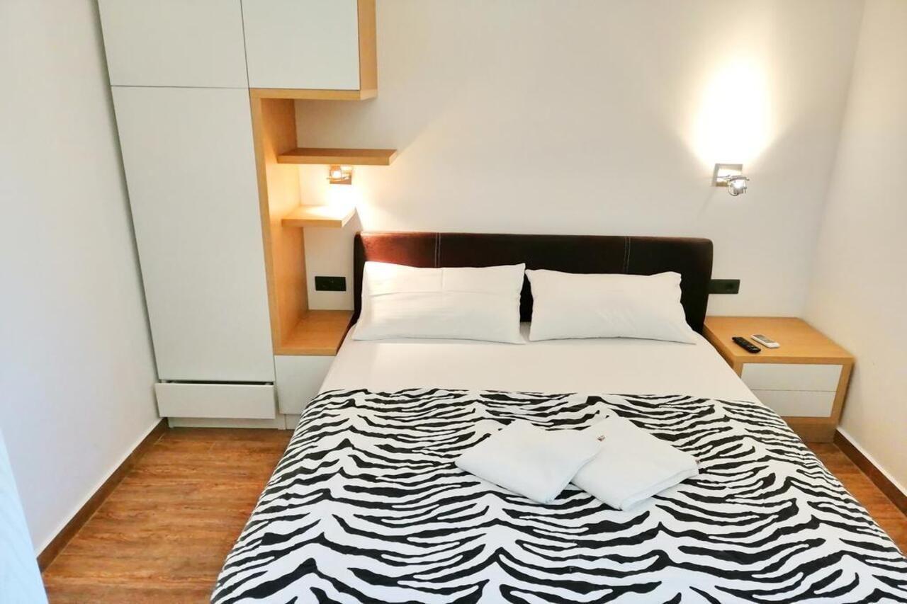 Sea Breeze Lux Apartments Будва Екстер'єр фото