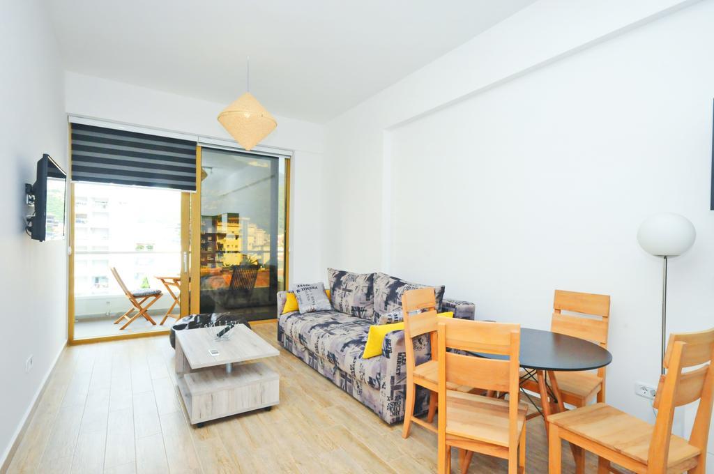 Sea Breeze Lux Apartments Будва Екстер'єр фото