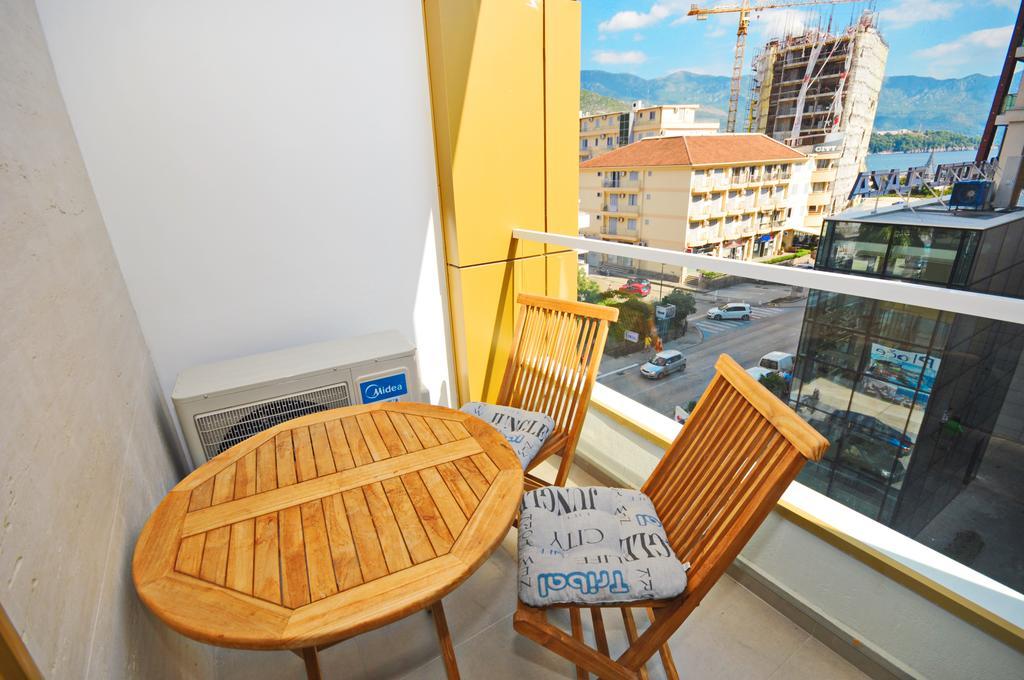 Sea Breeze Lux Apartments Будва Екстер'єр фото