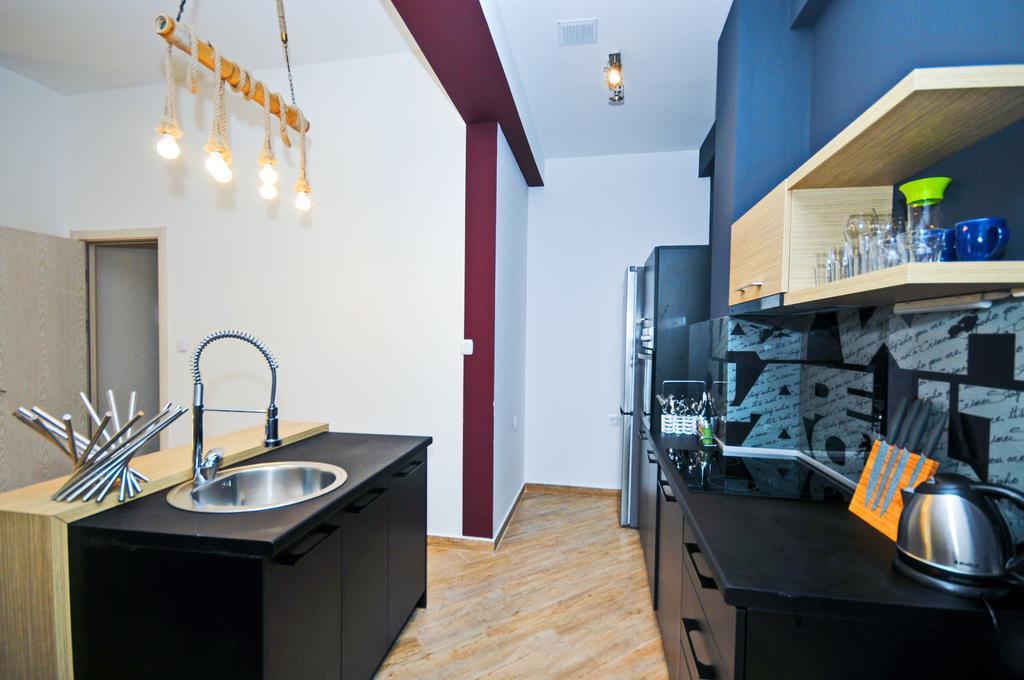 Sea Breeze Lux Apartments Будва Екстер'єр фото