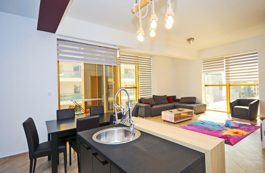 Sea Breeze Lux Apartments Будва Екстер'єр фото