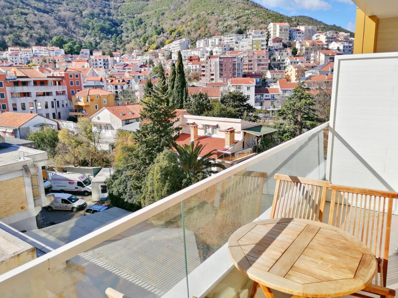 Sea Breeze Lux Apartments Будва Екстер'єр фото