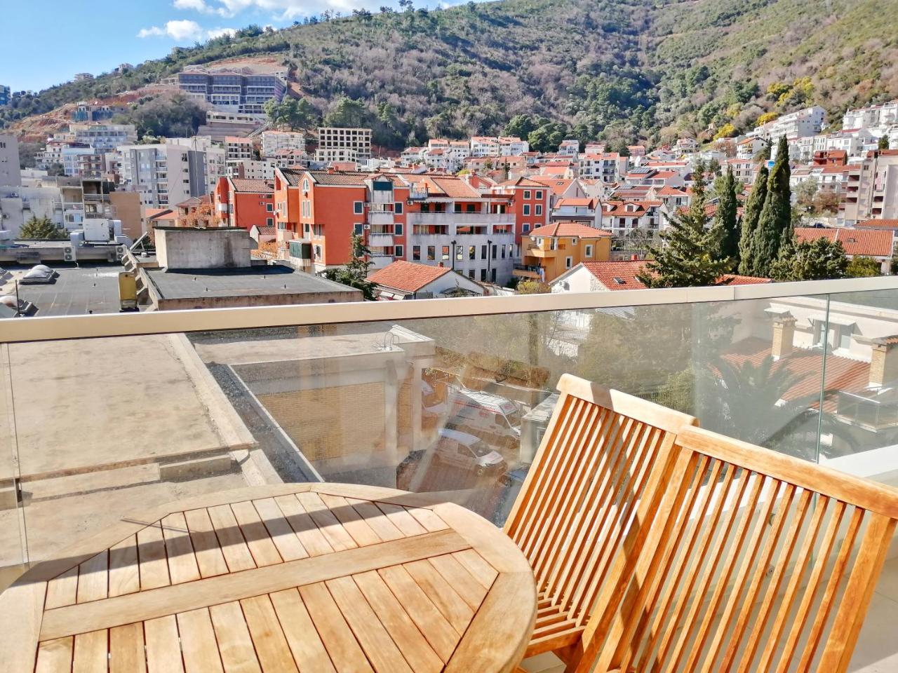 Sea Breeze Lux Apartments Будва Екстер'єр фото