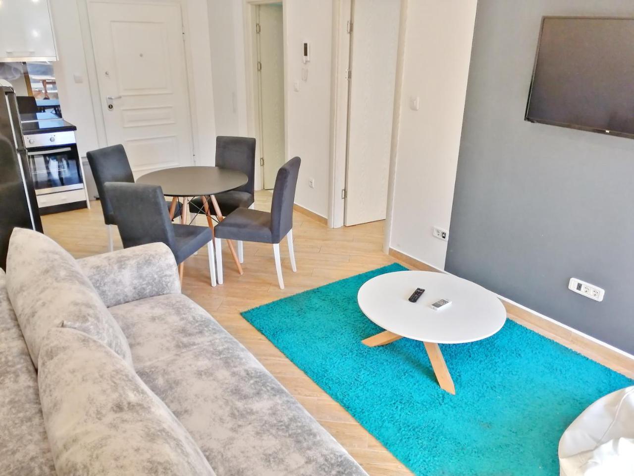 Sea Breeze Lux Apartments Будва Екстер'єр фото