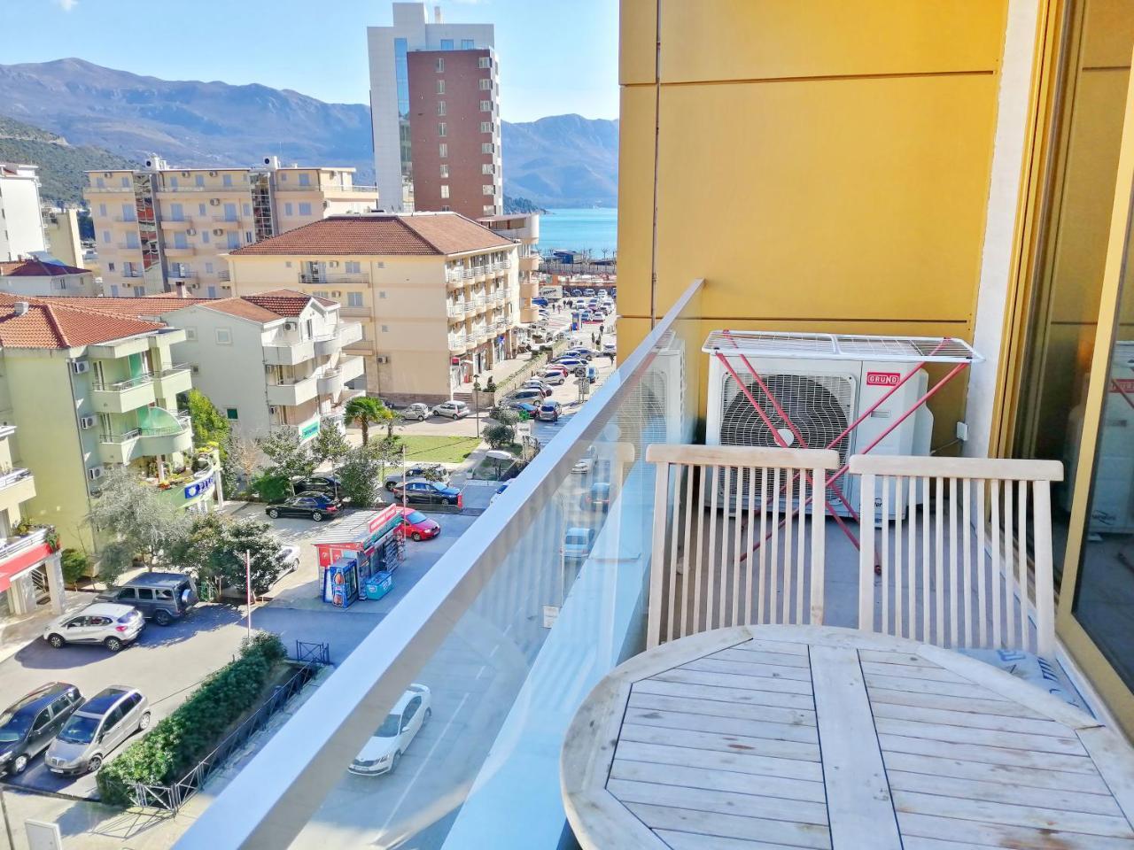 Sea Breeze Lux Apartments Будва Екстер'єр фото