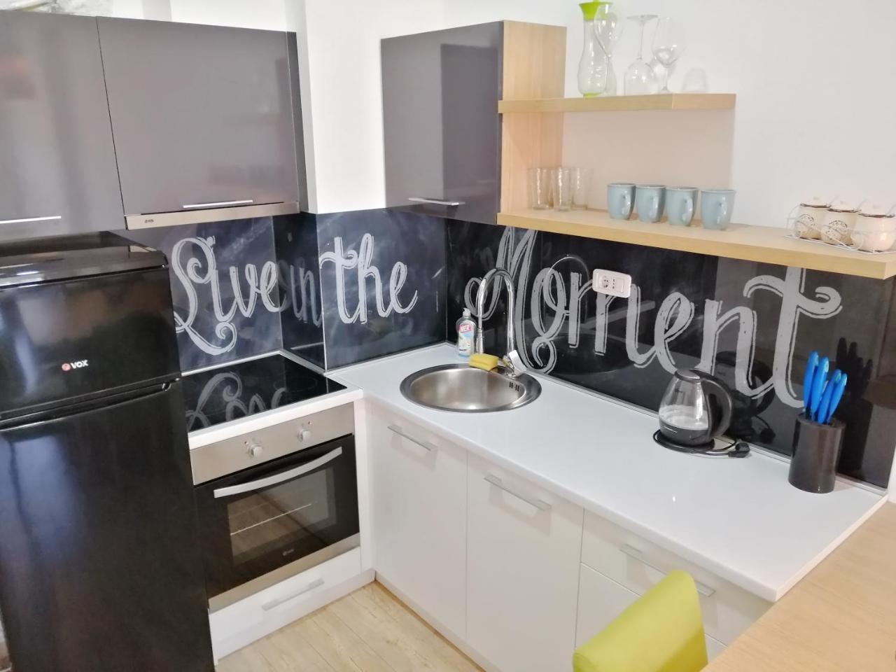 Sea Breeze Lux Apartments Будва Екстер'єр фото