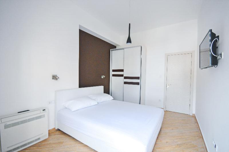 Sea Breeze Lux Apartments Будва Екстер'єр фото