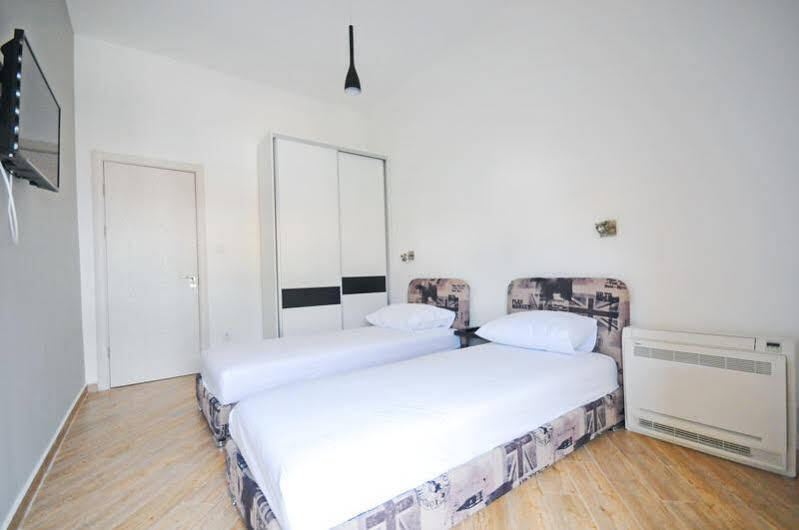 Sea Breeze Lux Apartments Будва Екстер'єр фото