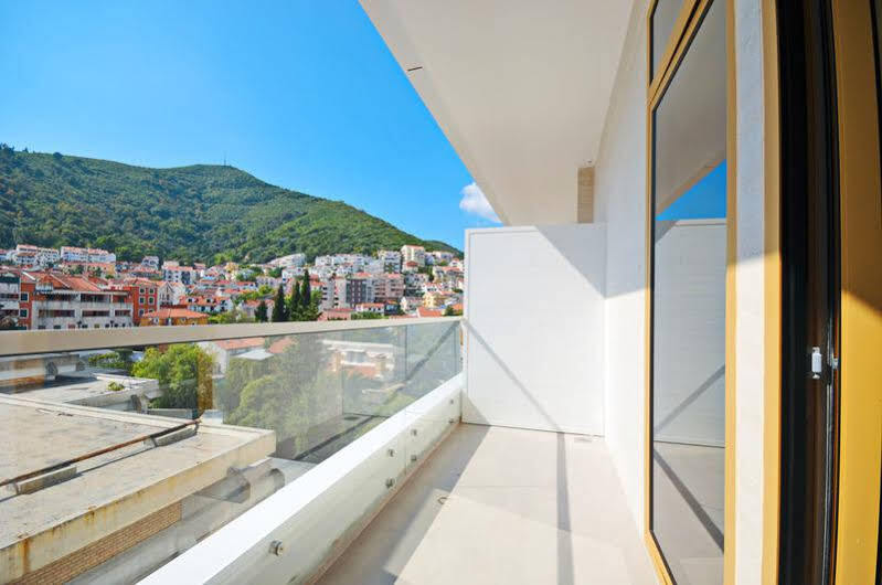 Sea Breeze Lux Apartments Будва Екстер'єр фото